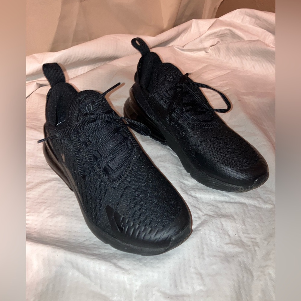 Black Nike Airs